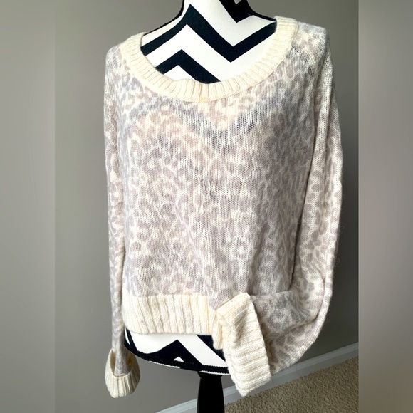 Gray/cream leopard print oversized sweater - Picture 1 of 3